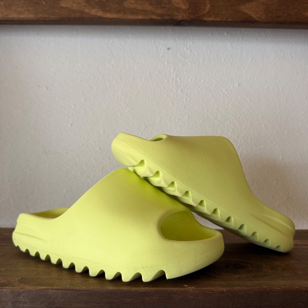 Adidas Yeezy Slide Glow Green US 4 Foam Slip On Sandals HQ6447